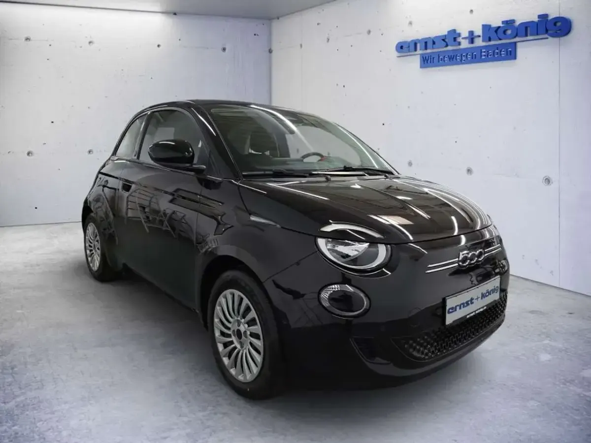 Neu Fiat 500e Red 86 kW (118 PS) 2025 Onyx black Cabrio