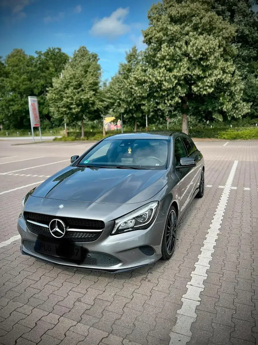 Gebraucht Mercedes CLA180 Shooting Brake 122 PS (89 kW) 2016 Grau Kombi