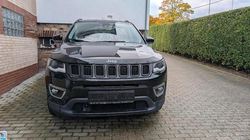 Schwarz Gebraucht 2017 Jeep Compass Longitude SUV | 12.800 € (Fairer Preis) - Bild 1/4