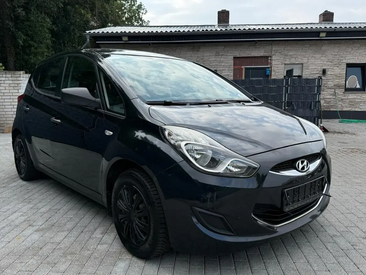 Gebraucht Hyundai ix20 90 PS (66 kW) 2011 Schwarz Kleinwagen
