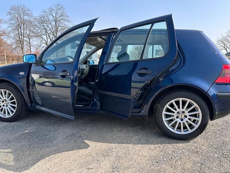 Gebraucht VW Golf IV 105 PS (77 kW) 2001 Blau Limousine