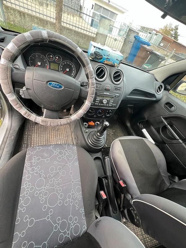 Gebraucht Ford Fiesta 60 PS (44 kW) 2008 Grau Kleinwagen