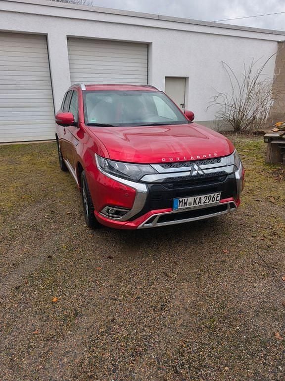 Gebraucht Mitsubishi Outlander P-HEV 224 PS (164 kW) 2019 Rot SUV