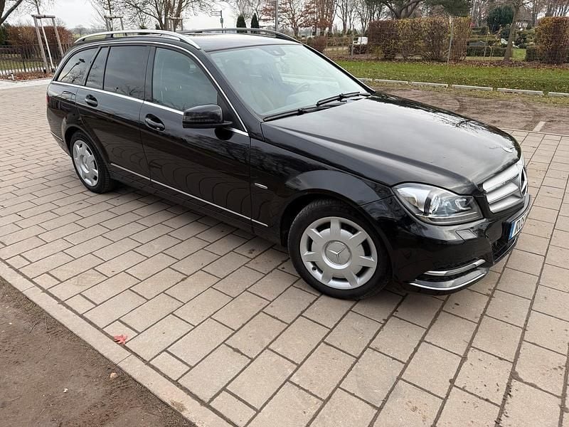 Gebraucht Mercedes C200 136 PS (100 kW) 2012 Schwarz Limousine