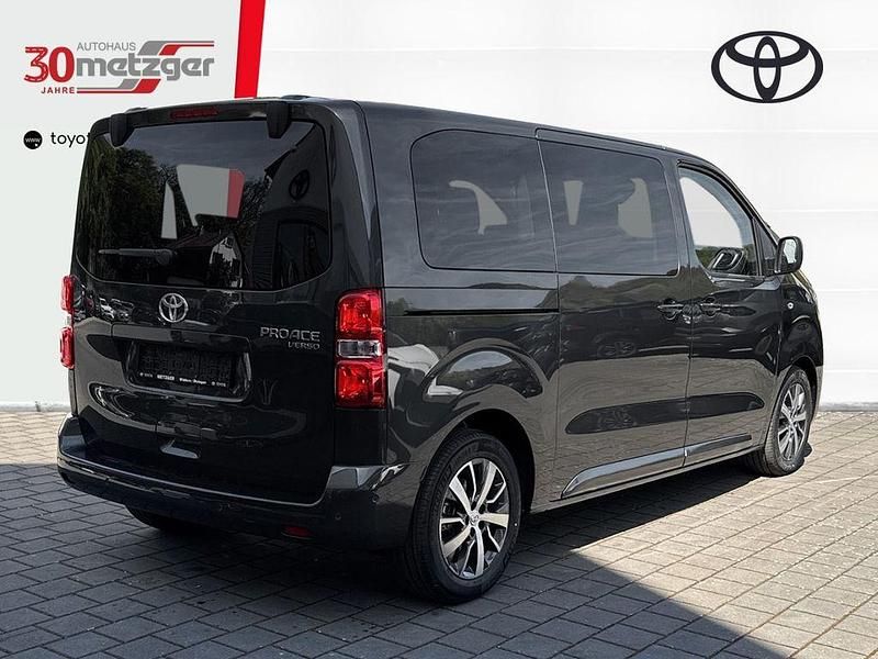 Neu Toyota Proace Verso 179 PS (131 kW) 2026 Grau Kombi