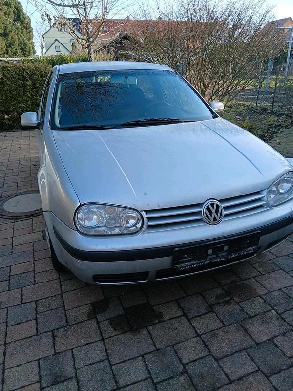 Silber Gebraucht 2001 VW Golf Limousine | 650 € (Guter Preis) - Bild 1/4