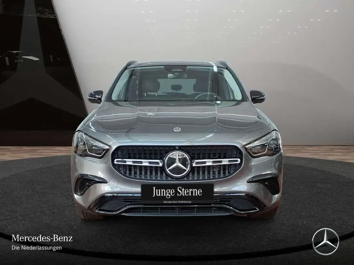 Gebraucht Mercedes GLA200 Progressive 150 PS (110 kW) 2025 Grau SUV