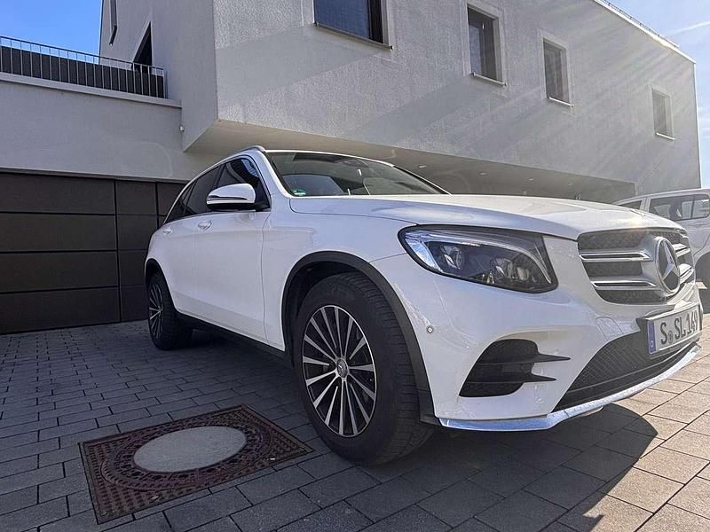 Weiß Gebraucht 2016 Mercedes GLC220 AMG SUV | 24.850 € (Fairer Preis) - Bild 1/4