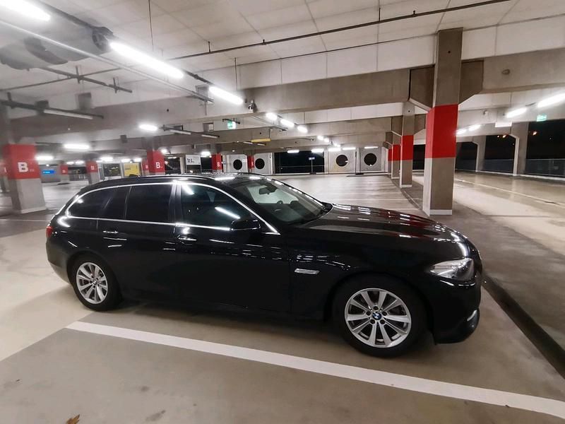 Schwarz Gebraucht 2017 BMW 520 Kombi | 14.800 € (Superpreis) - Bild 1/4