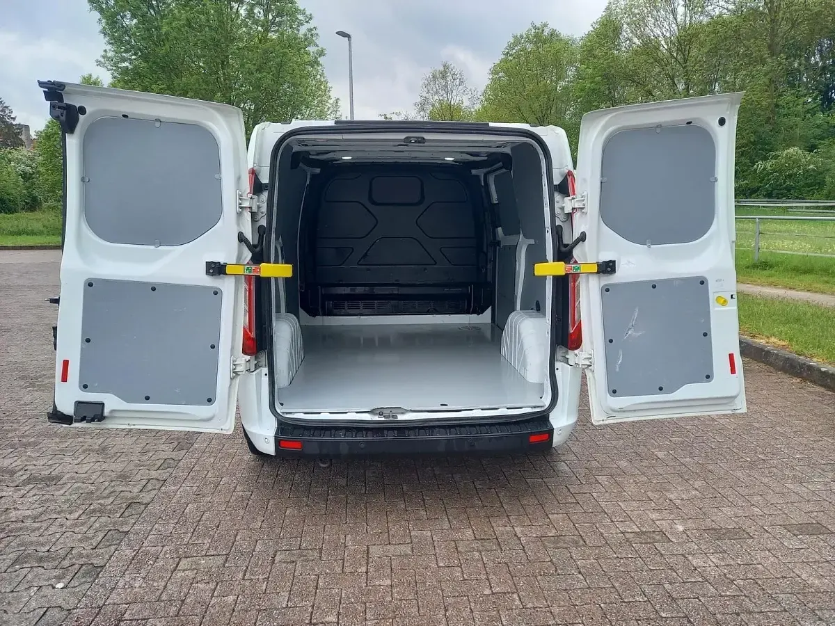 Gebraucht Ford Transit Custom 138 PS (101 kW) 2020 Weiß Van / Kleinbus