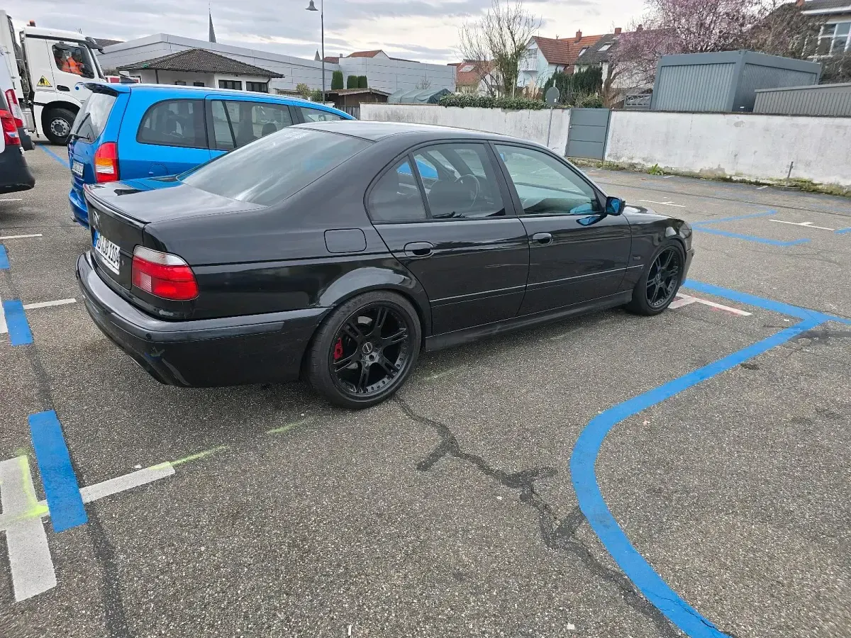 Gebraucht BMW 523 170 PS (125 kW) 2000 Schwarz Limousine