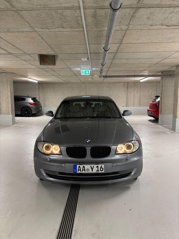 Silber Gebraucht 2007 BMW 118 Sport Line Kleinwagen | 3.500 € (Fairer Preis) - Bild 1/4