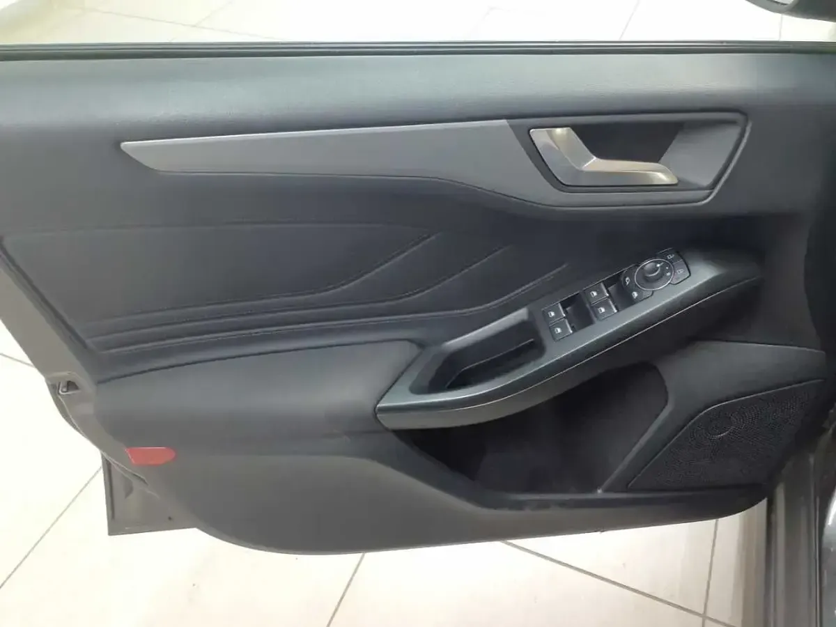 Gebraucht Ford Focus Cool & Connect 120 PS (88 kW) 2022 Magnetic metallic Kombi