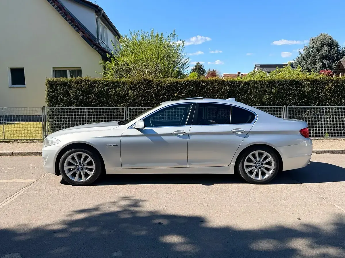 Second-hand BMW 520 184 CP (135 kW) 2012 Argintiu Berlinǎ
