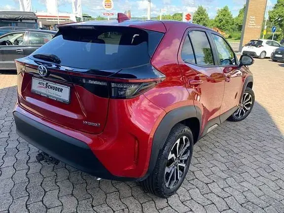 Gebraucht Toyota Yaris Connect Style 116 PS (85 kW) 2022 Karminarot metallic Kleinwagen