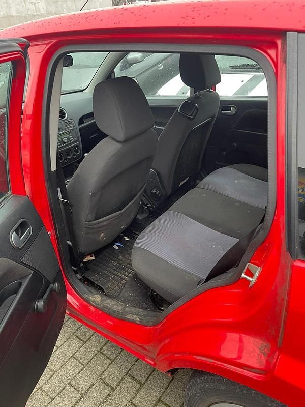 Gebraucht Ford Fusion 75 PS (55 kW) 2006 Rot Kleinwagen