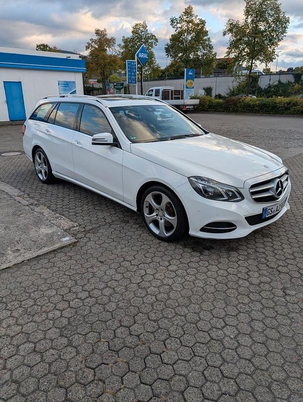 Weiß Gebraucht 2016 Mercedes E250 Avantgarde Kombi | 16.500 € (Fairer Preis) - Bild 1/4