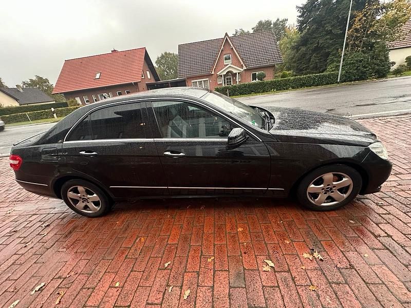 Gebraucht Mercedes E350 272 PS (200 kW) 2009 Schwarz Limousine
