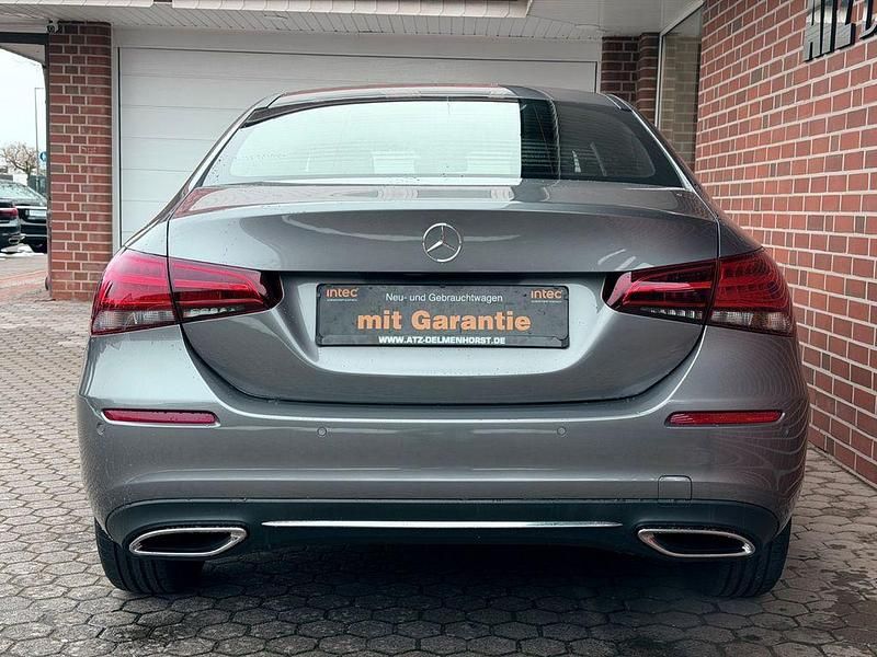 Gebraucht Mercedes A180 136 PS (100 kW) 2019 Grau Limousine