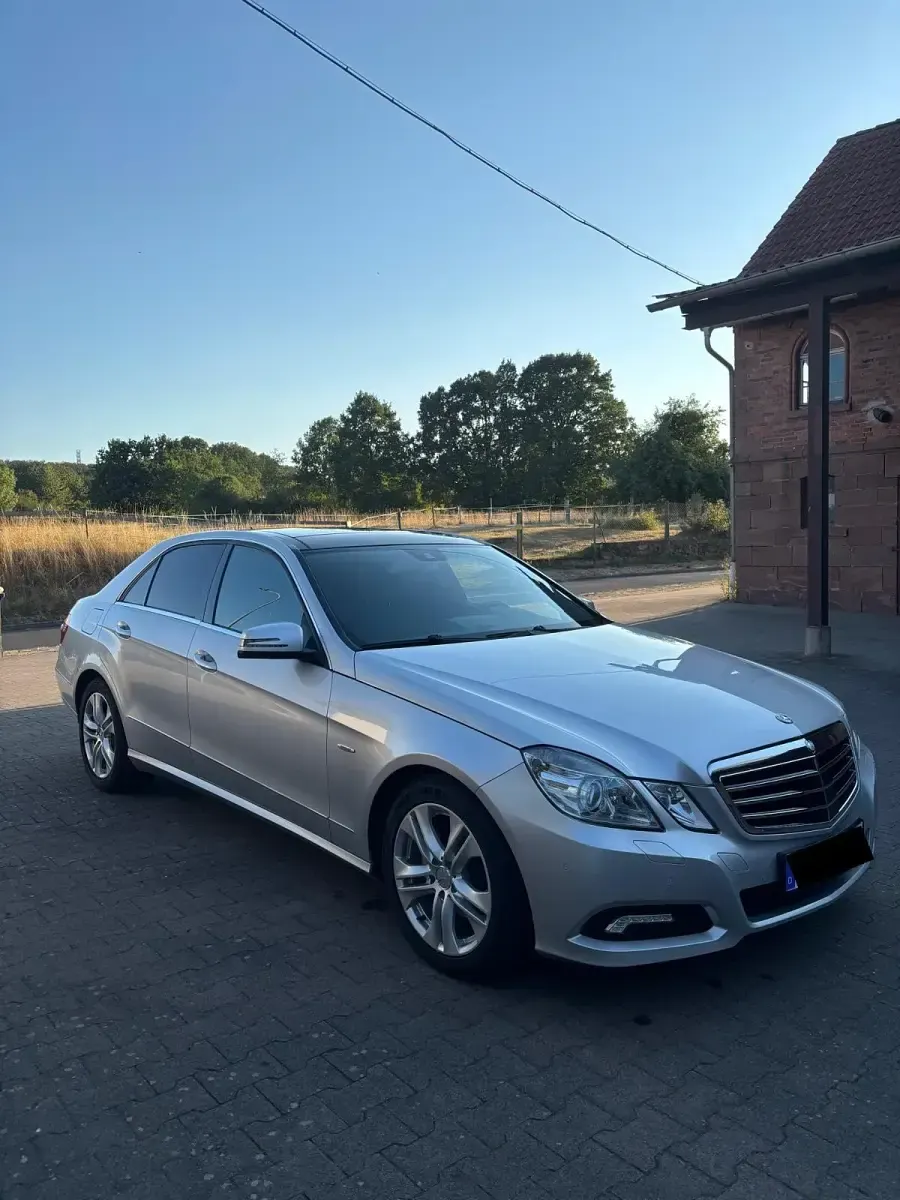 Gebraucht Mercedes E200 184 PS (135 kW) 2010 Silber Limousine