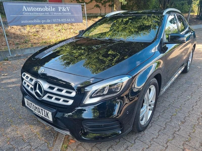 Kosmosschwarz Gebraucht 2018 Mercedes GLA250 AMG SUV | 20.890 € (Guter Preis) - Bild 1/4