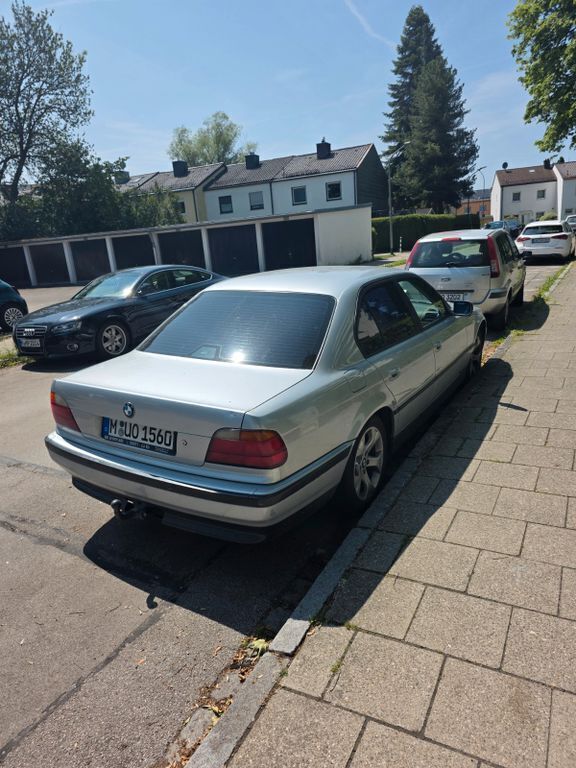 Silber Gebraucht 1997 BMW 728 Limousine | 3.300 € (Superpreis) - Bild 1/4