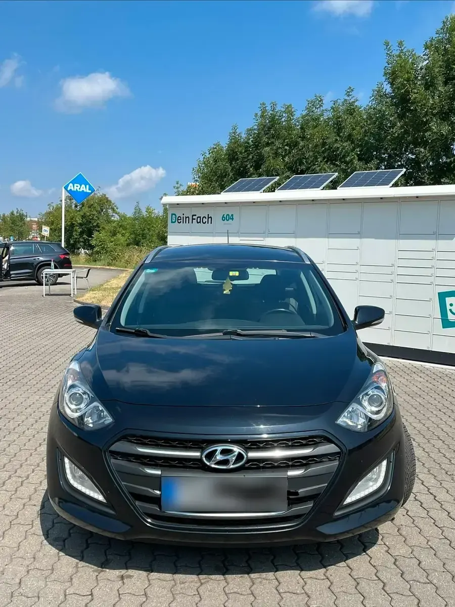 Gebraucht Hyundai i30 110 PS (80 kW) 2015 Schwarz Kombi
