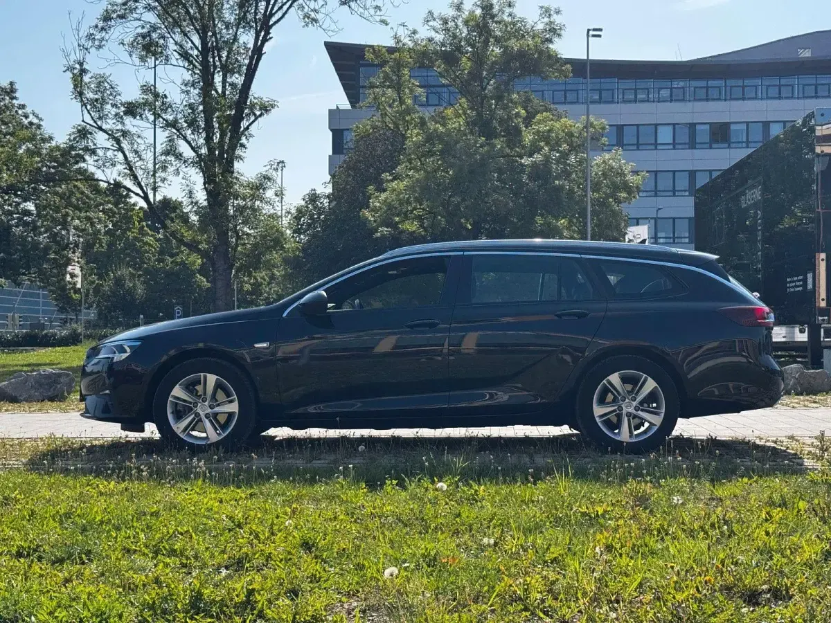 Używany Opel Insignia 174 KM (127 kW) 2022 Czarny Kombi