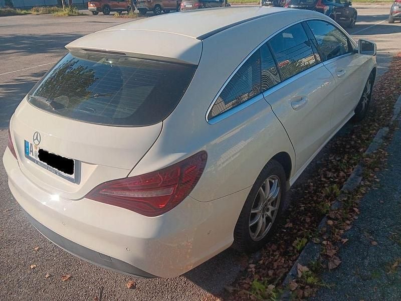 Gebraucht Mercedes CLA200 Shooting Brake 136 PS (100 kW) 2017 Weiß Kombi