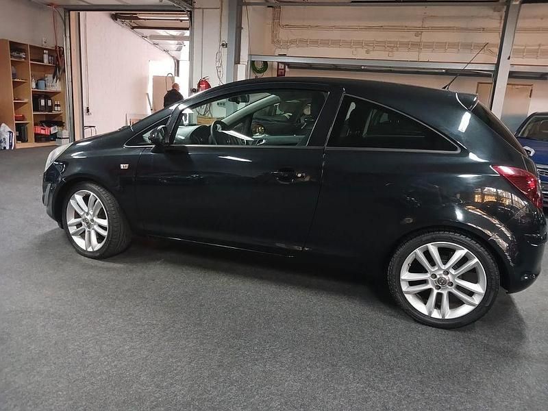 Schwarz Gebraucht 2013 Opel Corsa Color Edition Kleinwagen | 2.990 € (Guter Preis) - Bild 1/4