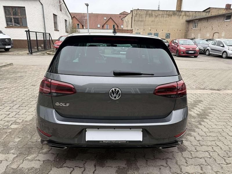 Gebraucht VW Golf VII Highline 150 PS (110 kW) 2018 Indiumgrau metallic Limousine