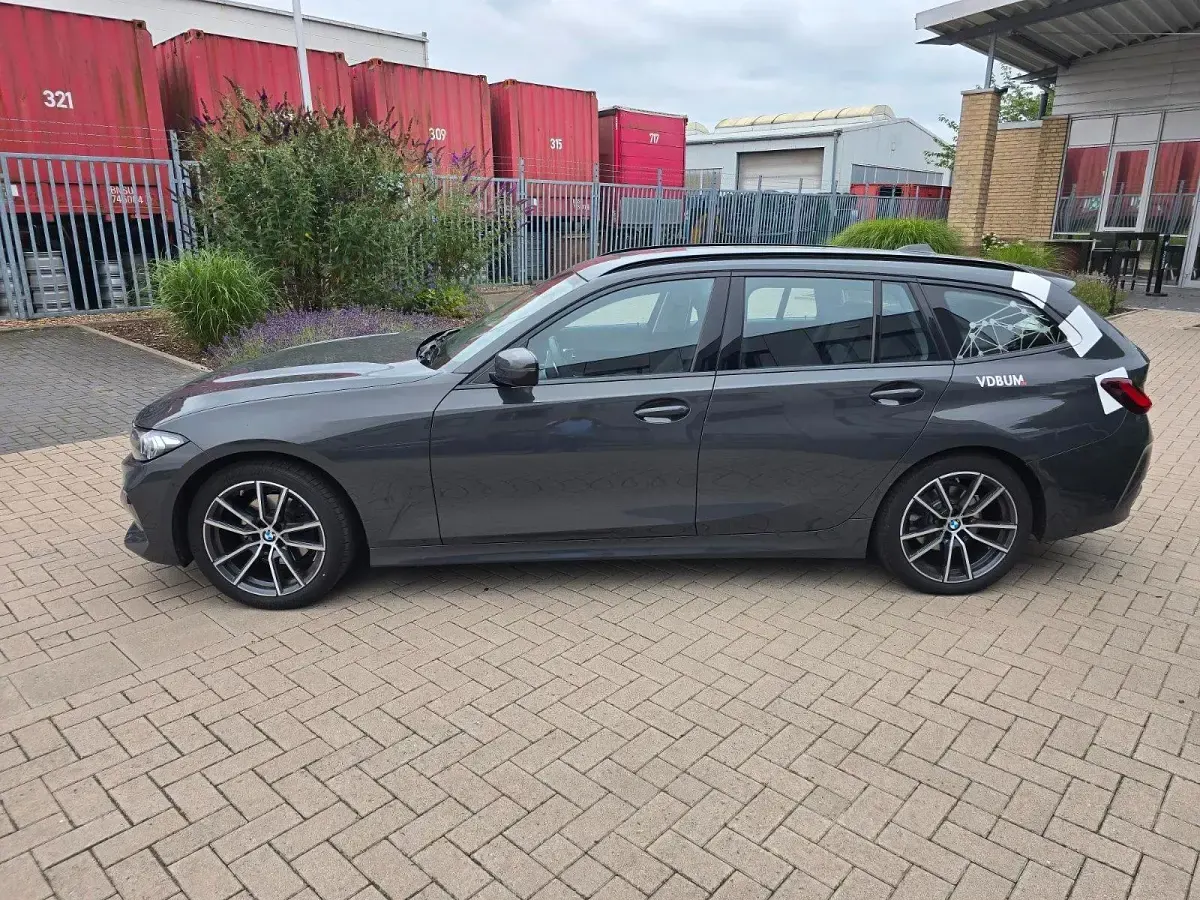 Gebraucht BMW 320 140 PS (102 kW) 2024 Grau Kombi