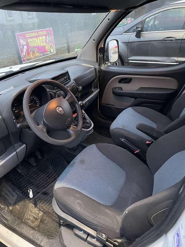 Weiß Gebraucht 2007 Fiat Doblò Van / Kleinbus | 2.400 € (Guter Preis) - Bild 1/4