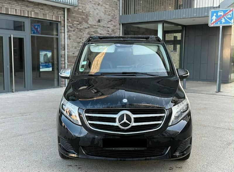 Schwarz Gebraucht 2015 Mercedes V220 Van / Kleinbus | 19.399 € (Superpreis) - Bild 1/4