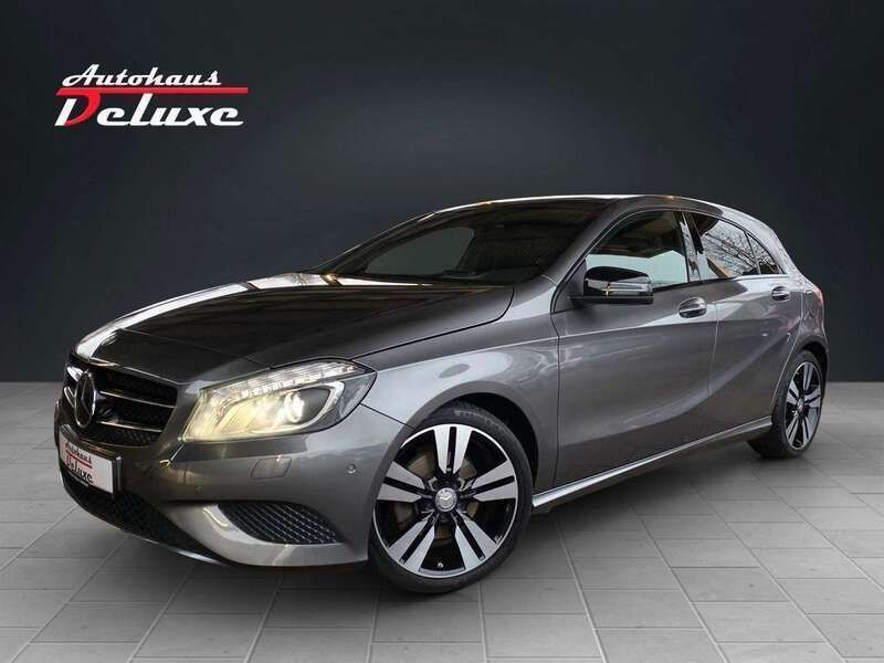 Mountaingrau met. Gebraucht 2015 Mercedes A200 Urban Limousine | 12.900 € (Guter Preis) - Bild 1/4
