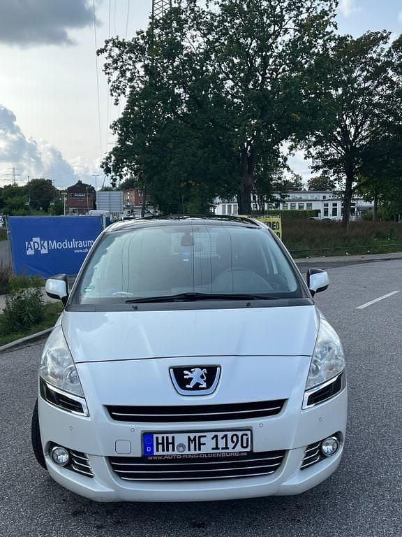 Gebraucht Peugeot 5008 111 PS (81 kW) 2011 Weiß Van / Kleinbus