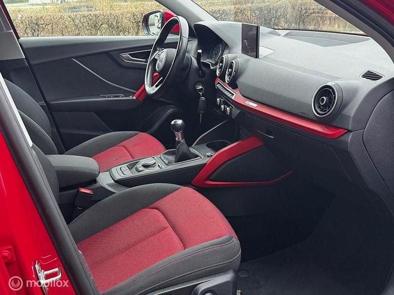 Gebraucht Audi Q2 Sport 150 PS (110 kW) 2016 Rot SUV