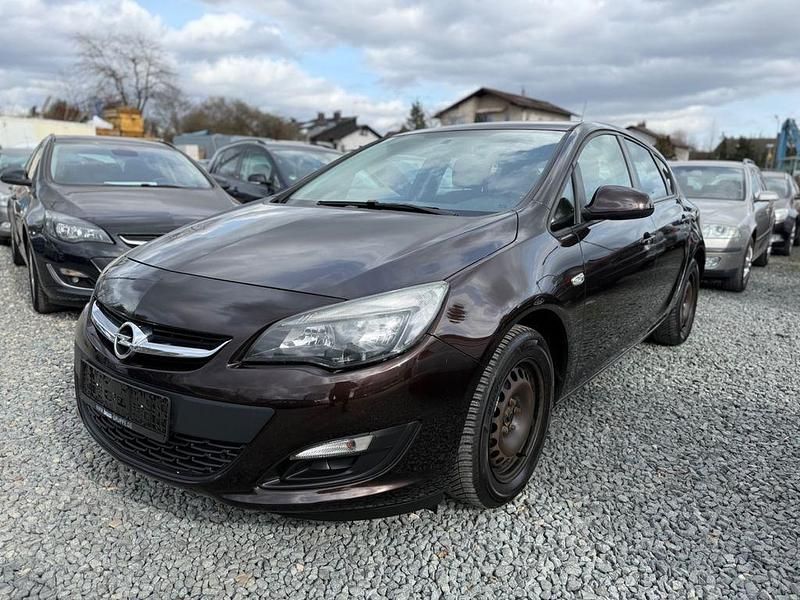 Gebraucht Opel Astra Edition 120 PS (88 kW) 2012 Braun Limousine