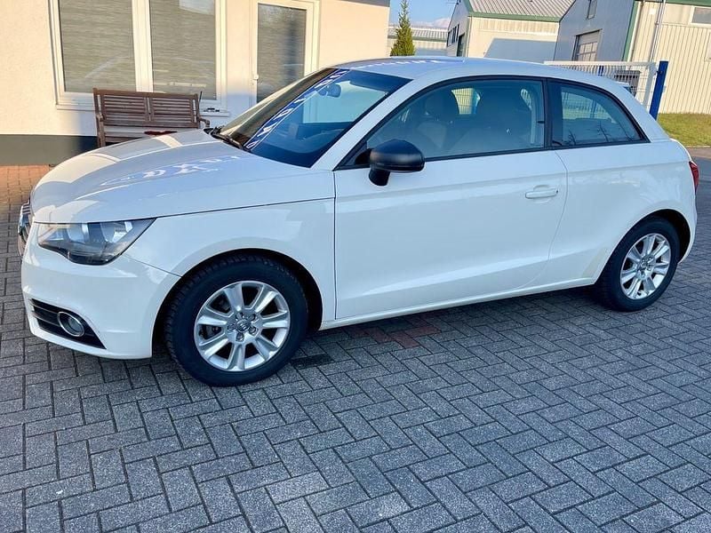 Gebraucht Audi A1 Attraction 86 PS (63 kW) 2013 Weiß Kleinwagen