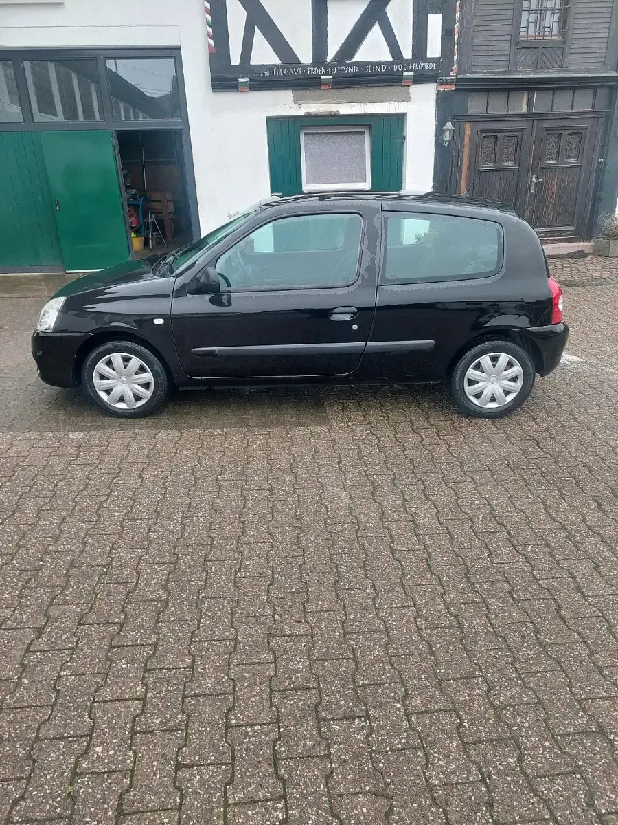 Używany Renault Clio II Campus 65 KM (47 kW) 2009 Czarny Hatchback