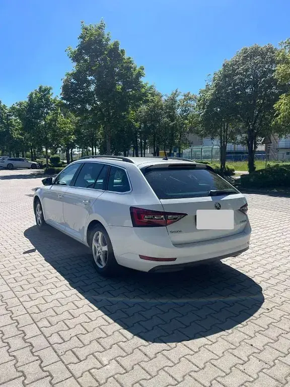 Gebraucht Skoda Superb Ambition 150 PS (110 kW) 2016 Weiß Kombi