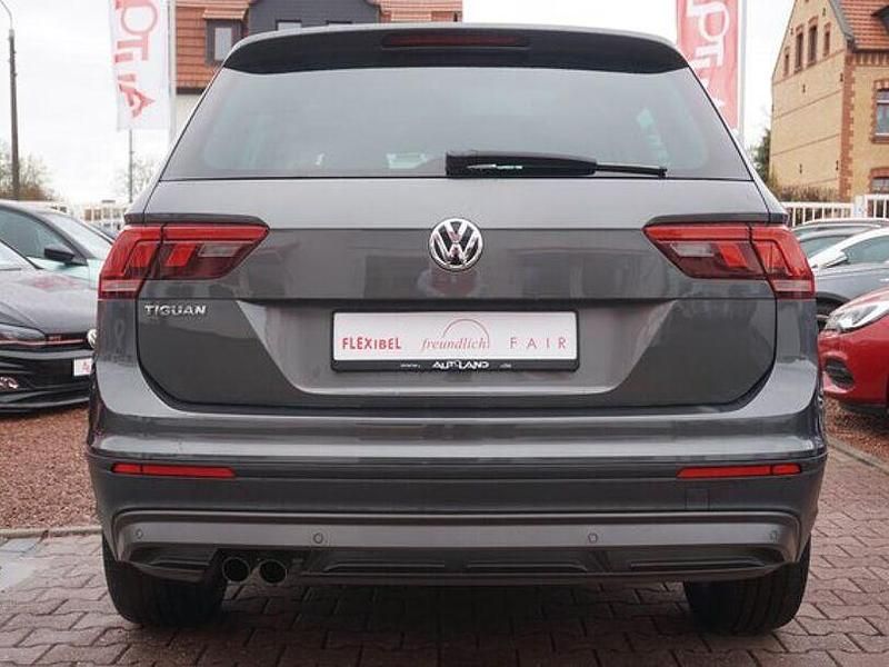 Second-hand VW Tiguan Comfortline 150 CP (110 kW) 2018 Gri SUV