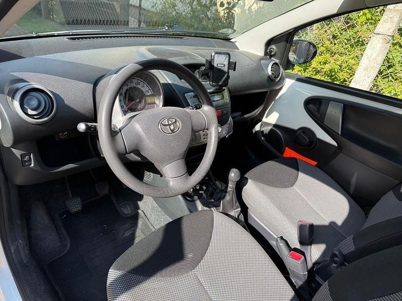 Gebraucht Toyota Aygo 68 PS (50 kW) 2013 Weiß Kleinwagen