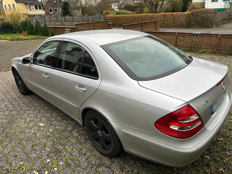 Gebraucht Mercedes E320 224 PS (164 kW) 2002 Grau Limousine