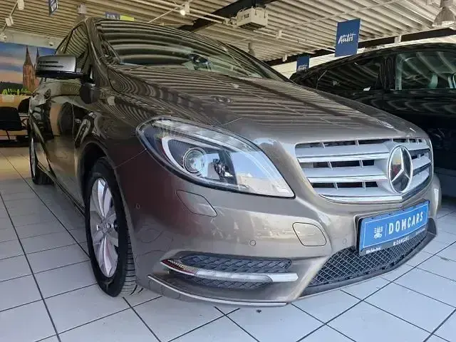 Gebraucht Mercedes B200 136 PS (100 kW) 2012 Grau Kleinwagen