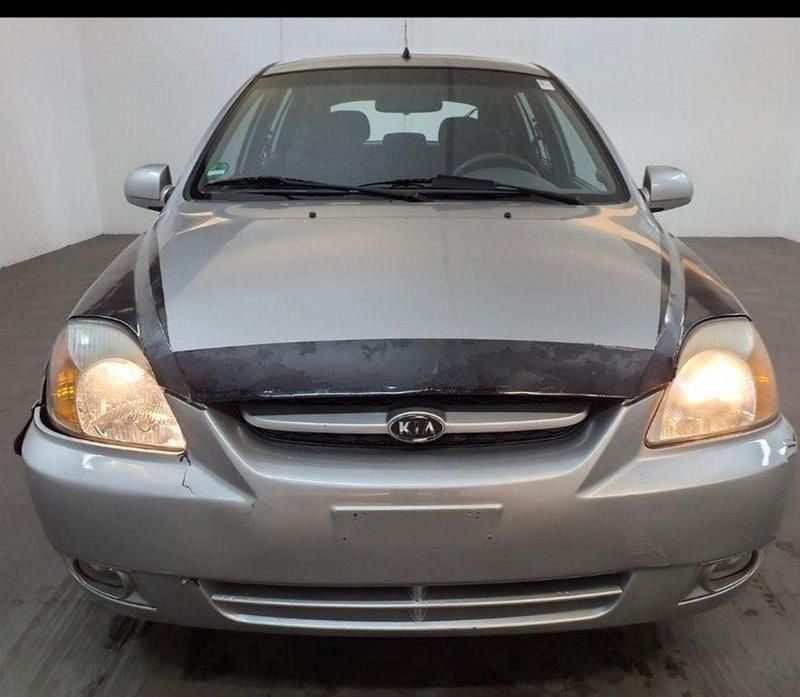 Gebraucht Kia Rio 97 PS (71 kW) 2002 Silber Limousine