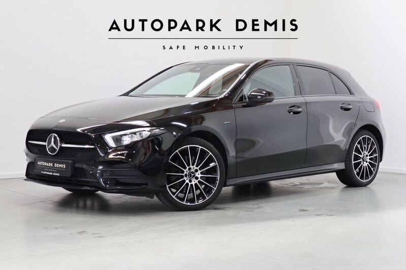 Schwarz Gebraucht 2021 Mercedes A250 AMG line Limousine | 23.785 € (Guter Preis) - Bild 1/4