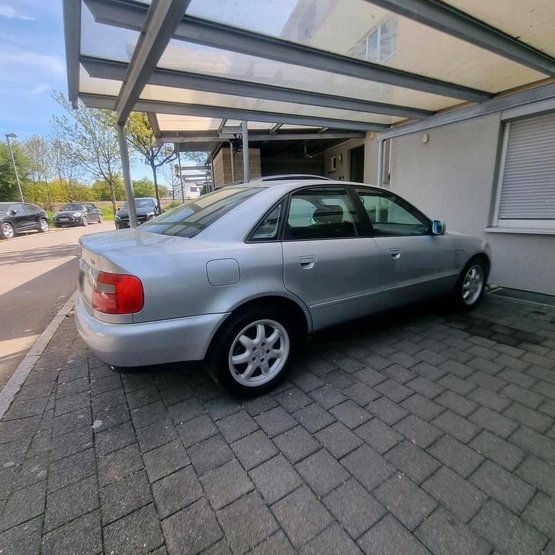 Usata Audi A4 150 CV (110 kW) 1997 Argento Berlina