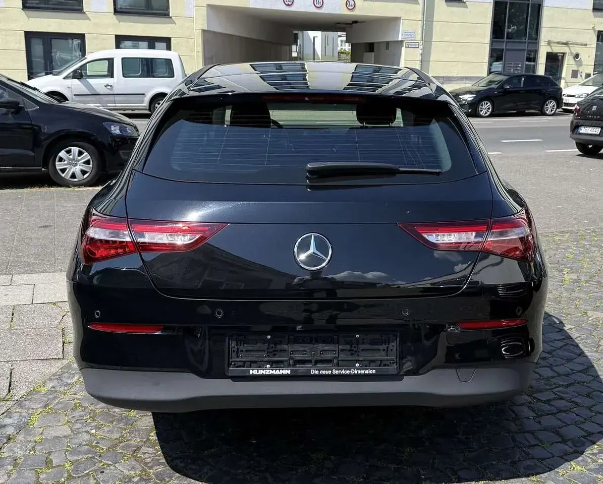 Gebraucht Mercedes CLA180 136 PS (100 kW) 2022 Kosmosschwarz Limousine