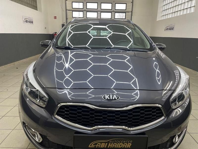 Gebraucht Kia Ceed 135 PS (99 kW) 2014 Grau Kleinwagen